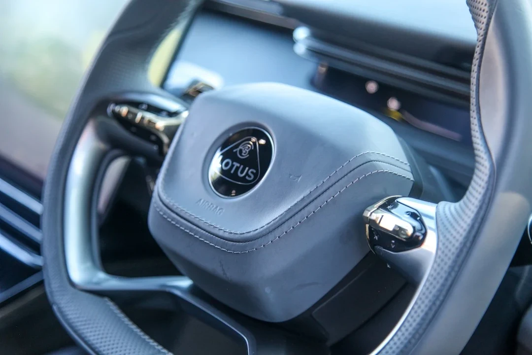 2026 Lotus Eletre - Image 23 of 31