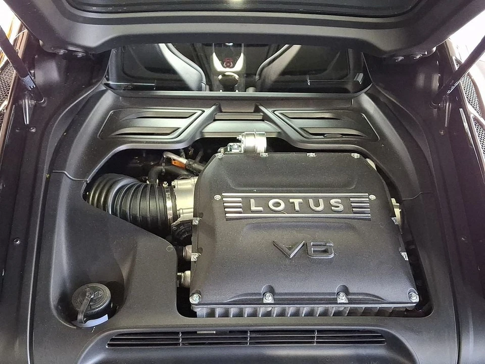 2026 Lotus Emira - Image 28 of 31