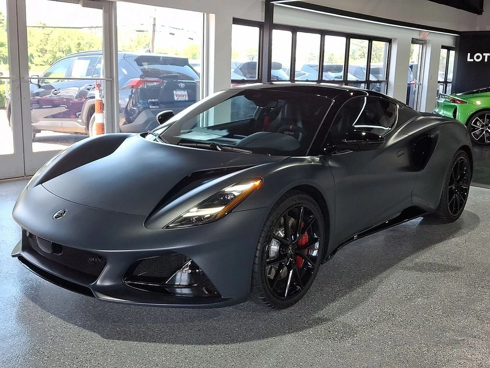 2026 Lotus Emira - Image 3 of 31