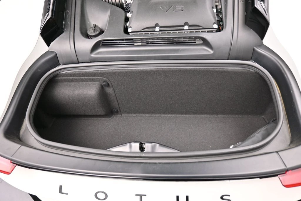 2026 Lotus Emira - Image 29 of 31