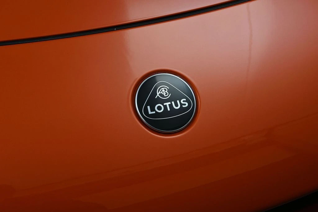 2026 Lotus Emira - Image 13 of 31