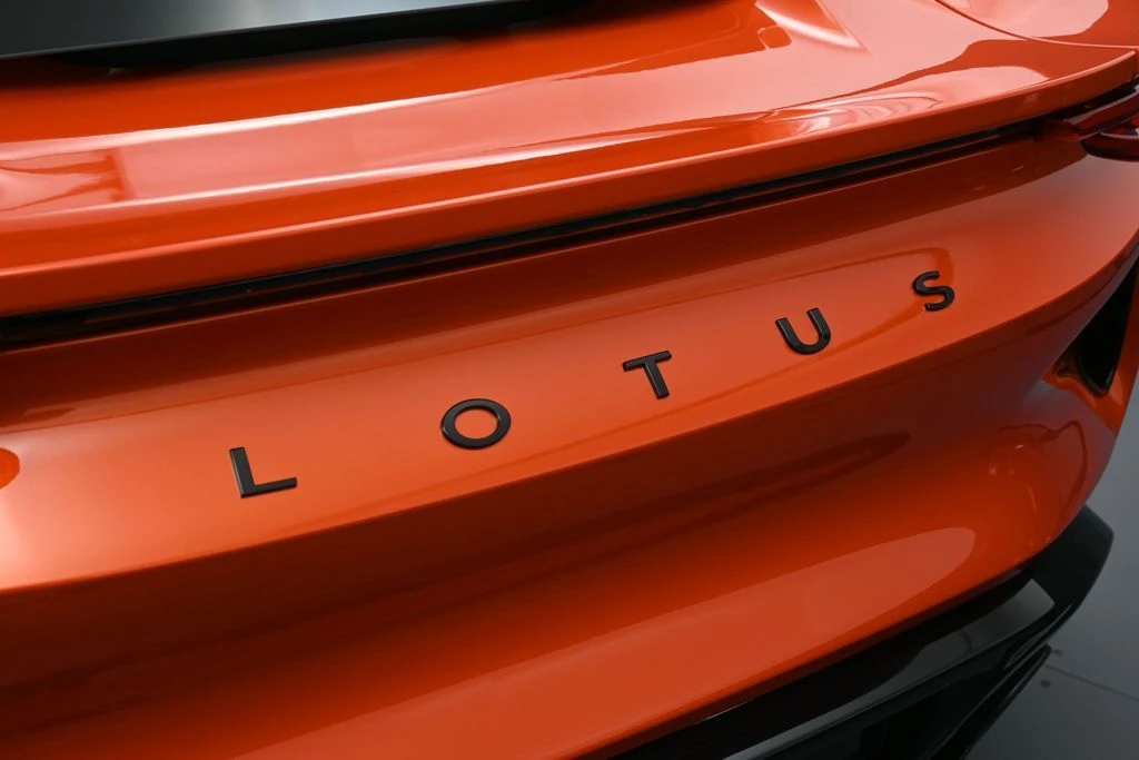 2026 Lotus Emira - Image 15 of 31