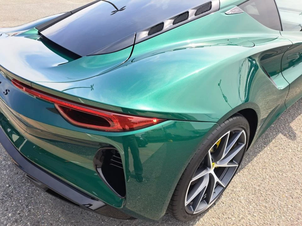 2026 Lotus Emira - Image 19 of 31