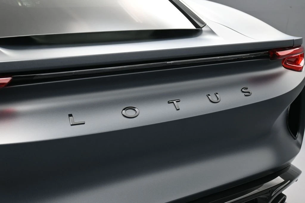 2026 Lotus Emira - Image 15 of 31