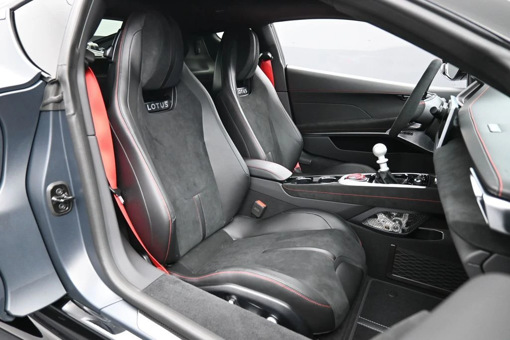 2026 Lotus Emira - Image 26 of 31