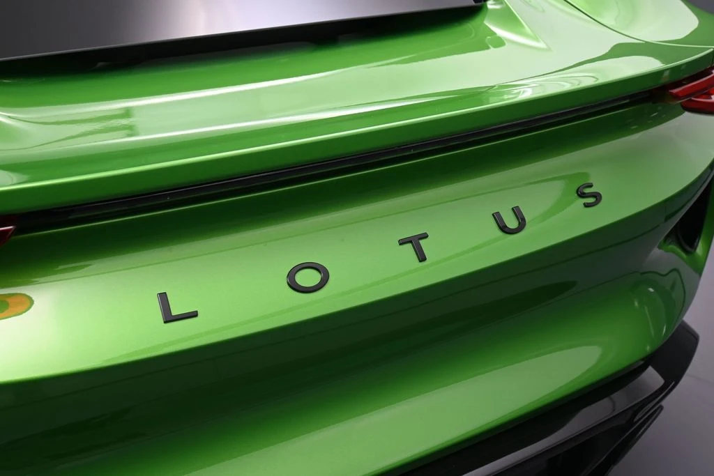 2026 Lotus Emira - Image 15 of 31