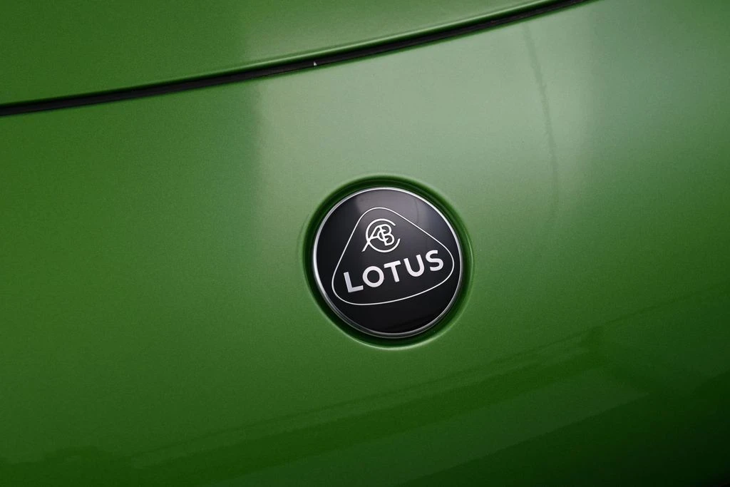 2026 Lotus Emira - Image 13 of 31