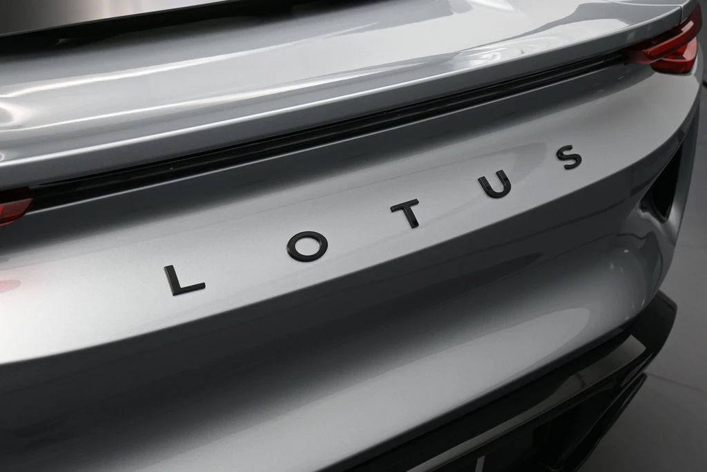 2026 Lotus Emira - Image 15 of 31