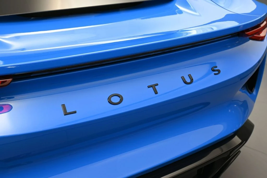 2026 Lotus Emira - Image 15 of 31