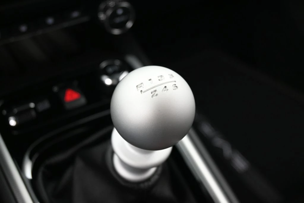 2026 Lotus Emira - Image 23 of 31