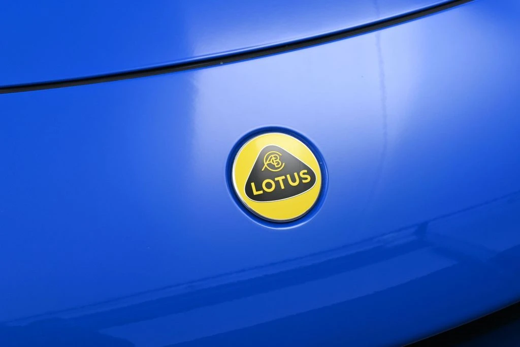 2026 Lotus Emira - Image 13 of 31