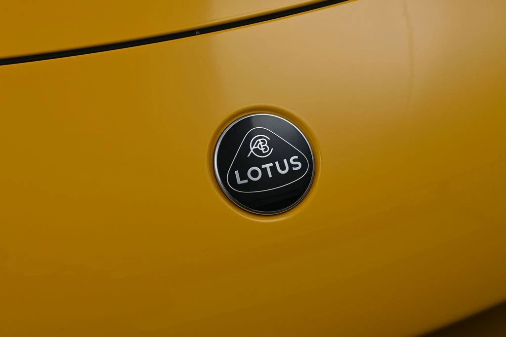 2026 Lotus Emira - Image 13 of 31