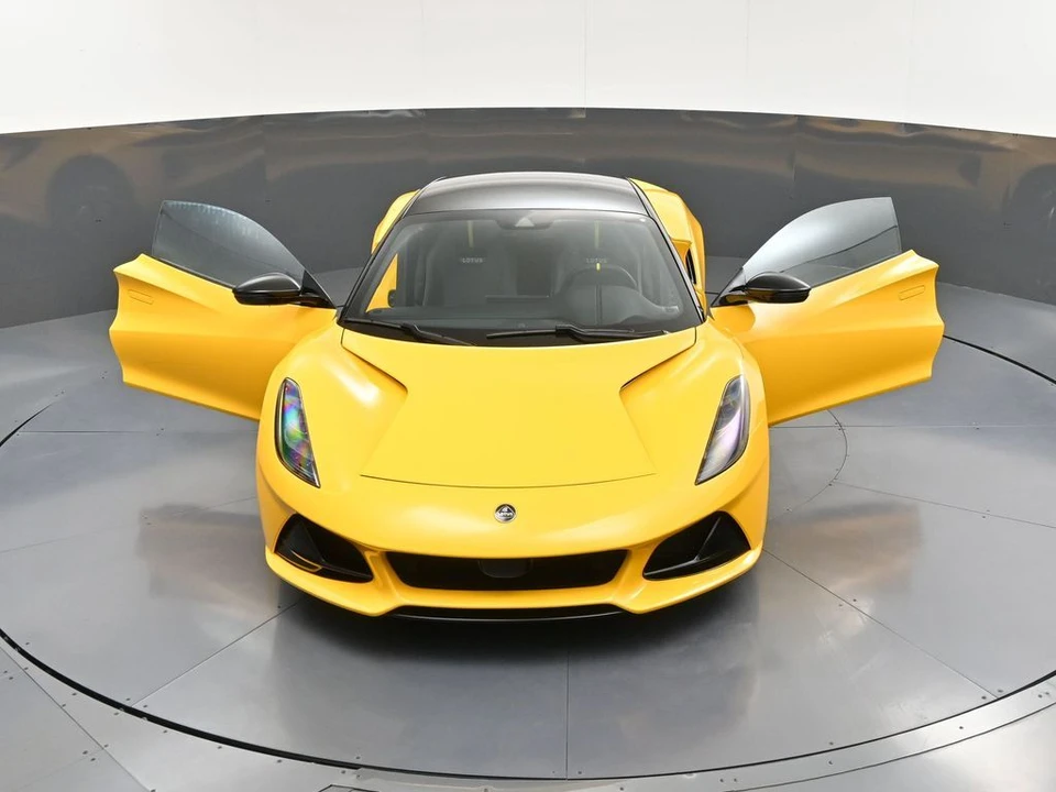 2026 Lotus Emira - Image 29 of 31