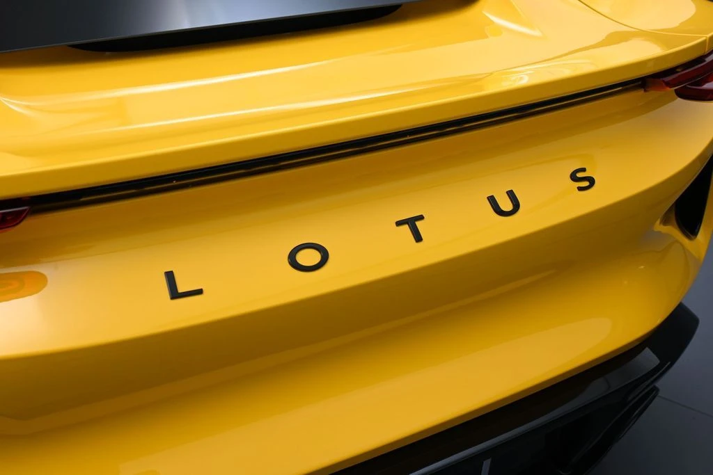 2026 Lotus Emira - Image 15 of 31
