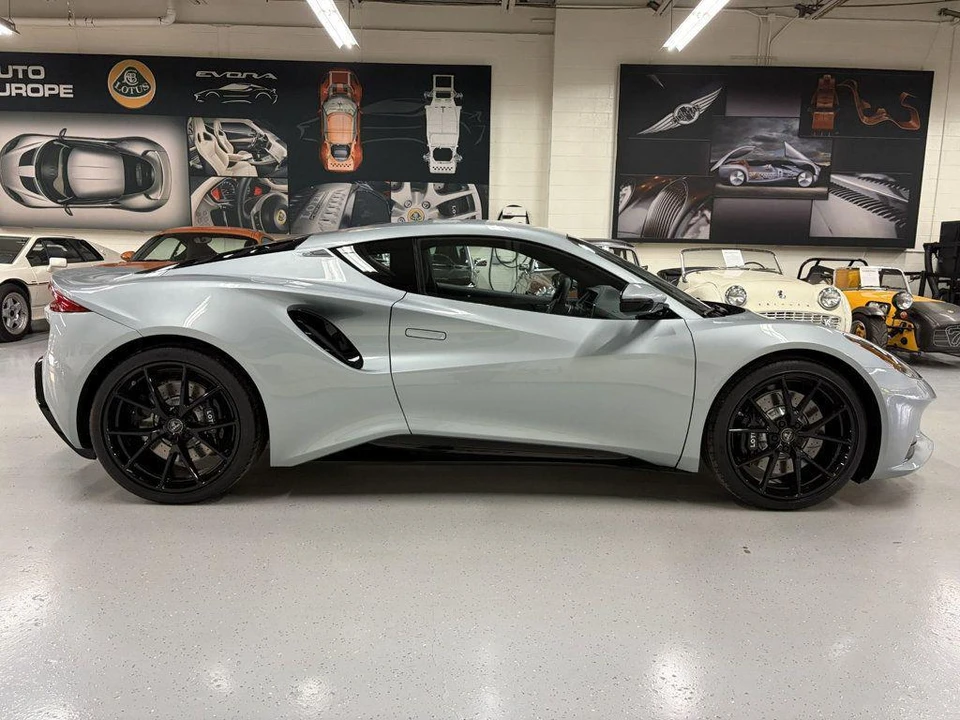 2026 Lotus Emira - Image 18 of 31