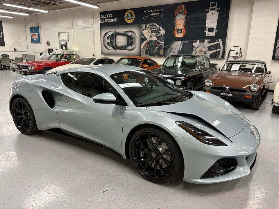 2026 Lotus Emira - Image 19 of 31