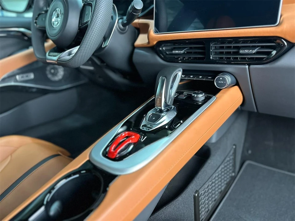 2026 Lotus Emira - Image 21 of 31