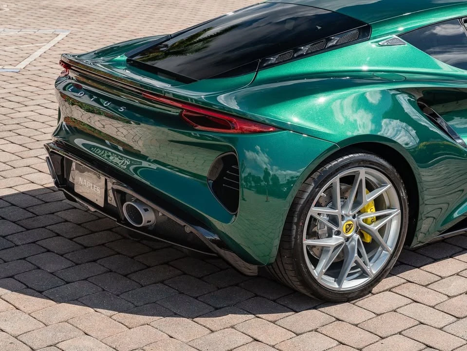 2026 Lotus Emira - Image 16 of 20