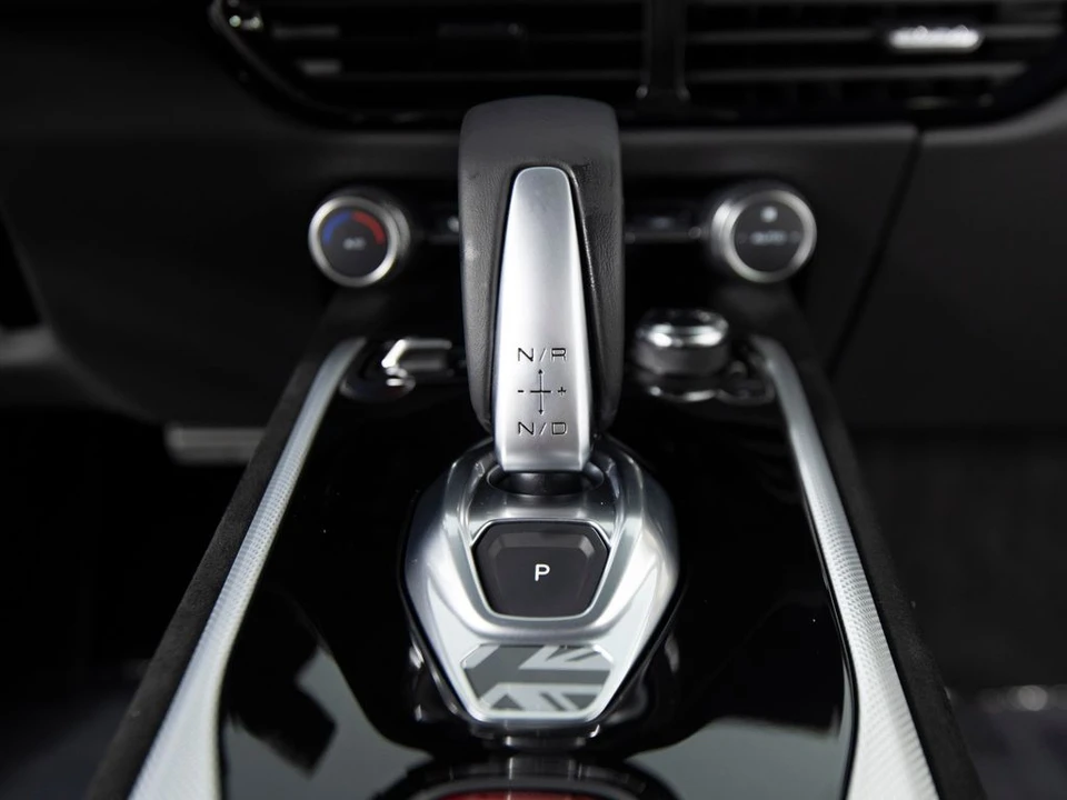 2026 Lotus Emira - Image 23 of 31