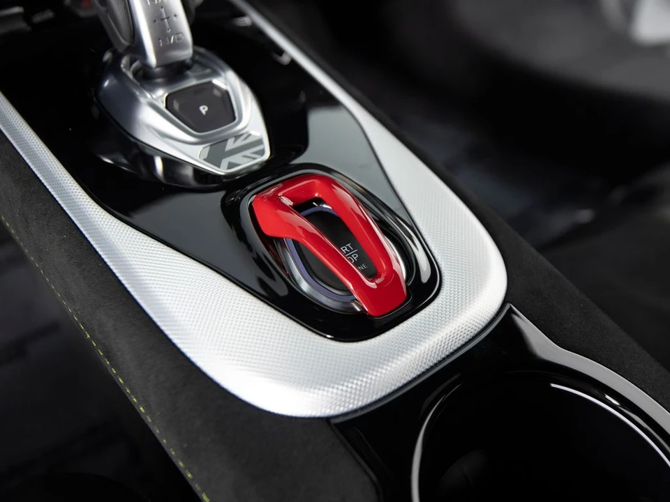2026 Lotus Emira - Image 26 of 31