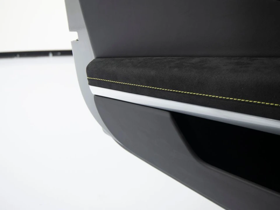 2026 Lotus Emira - Image 14 of 31