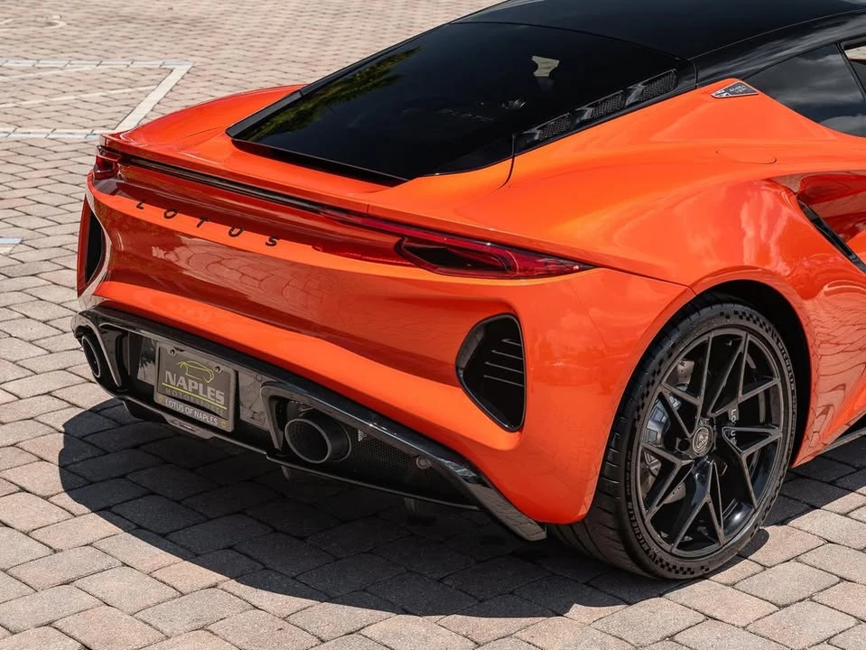 2026 Lotus Emira - Image 17 of 19