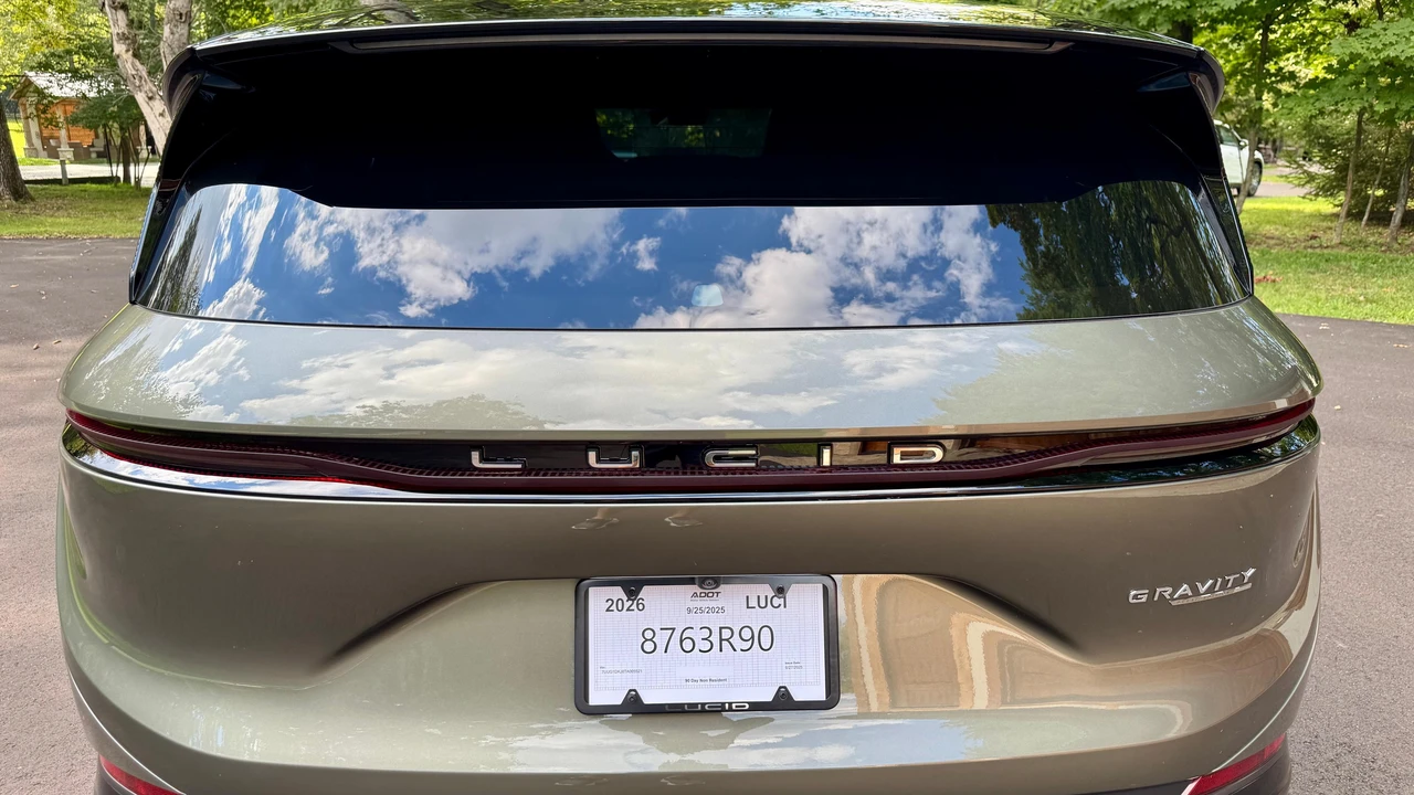 2026 Lucid Gravity - Image 21 of 31