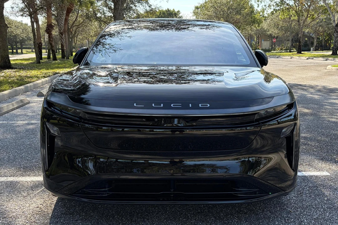2026 Lucid Gravity - Image 2 of 31
