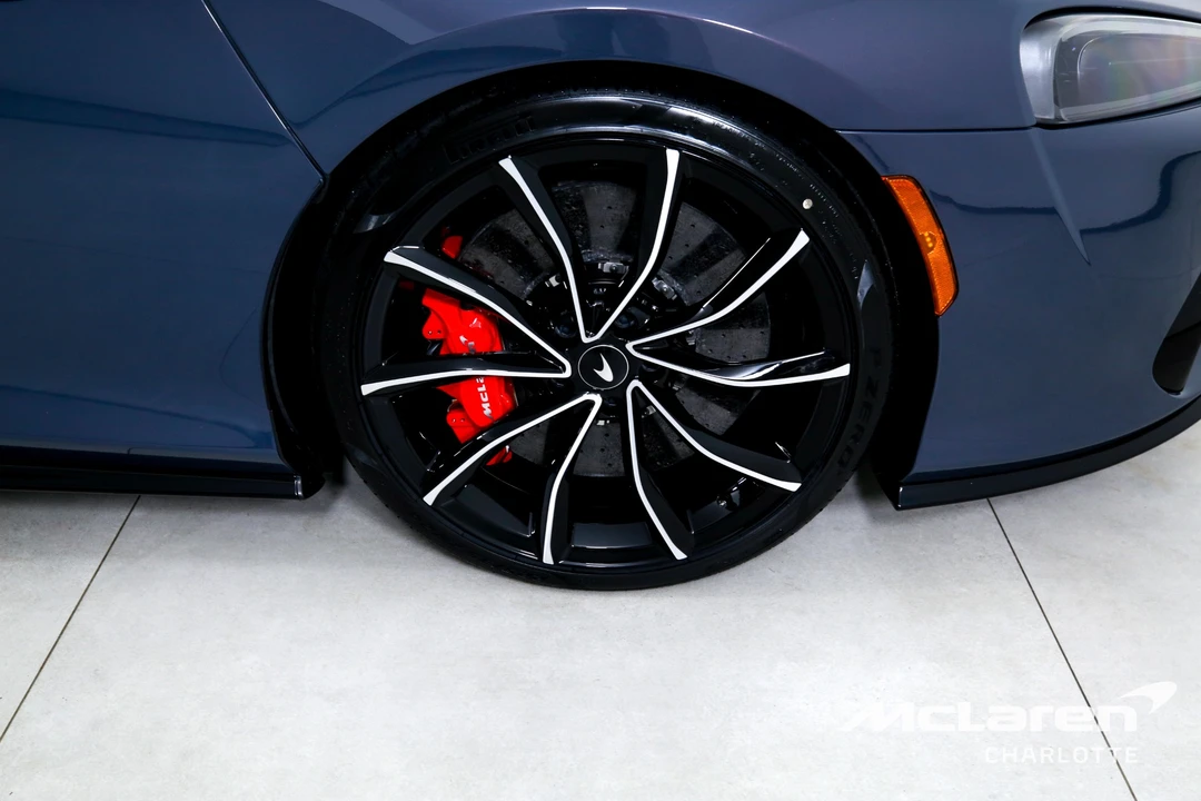 2027 McLaren GT - Image 28 of 31