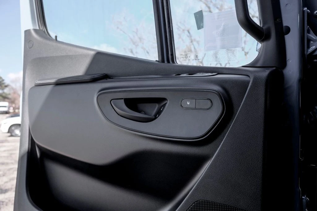 2026 Mercedes-Benz VS30 Sprinter - Image 14 of 21