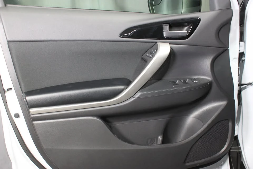 2026 Mitsubishi Eclipse Cross - Image 15 of 20
