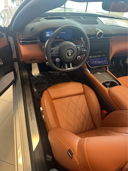 2026 Maserati GranCabrio - Image 6 of 13