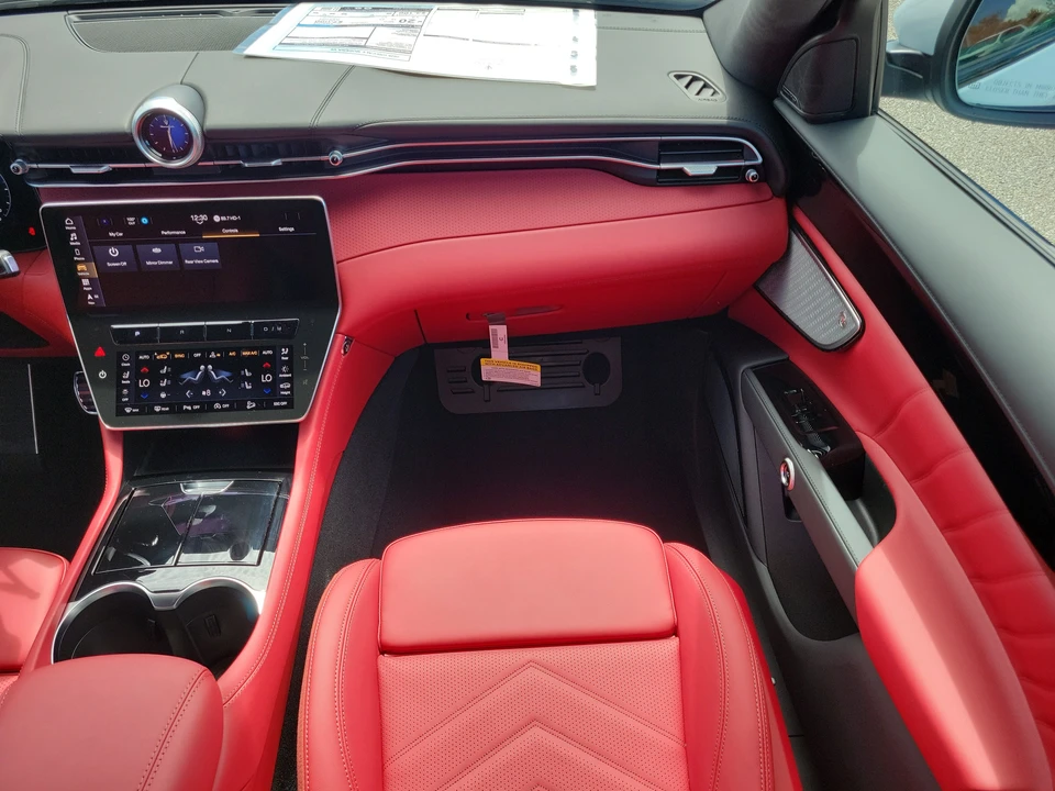 2026 Maserati Grecale - Image 17 of 31