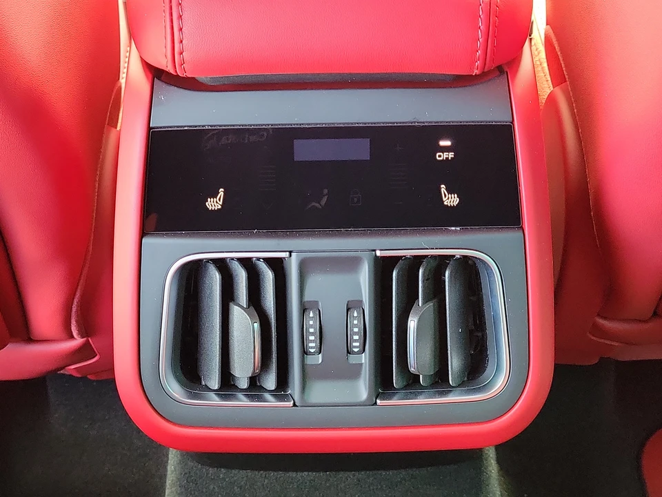 2026 Maserati Grecale - Image 14 of 31