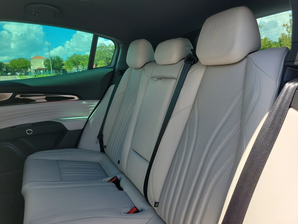 2026 Maserati Grecale - Image 12 of 31