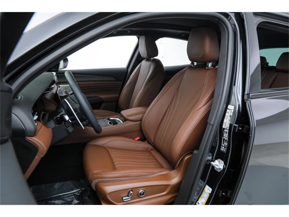 2026 Maserati Grecale - Image 18 of 23