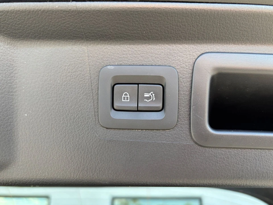 2026 Mazda CX-50 - Image 24 of 31