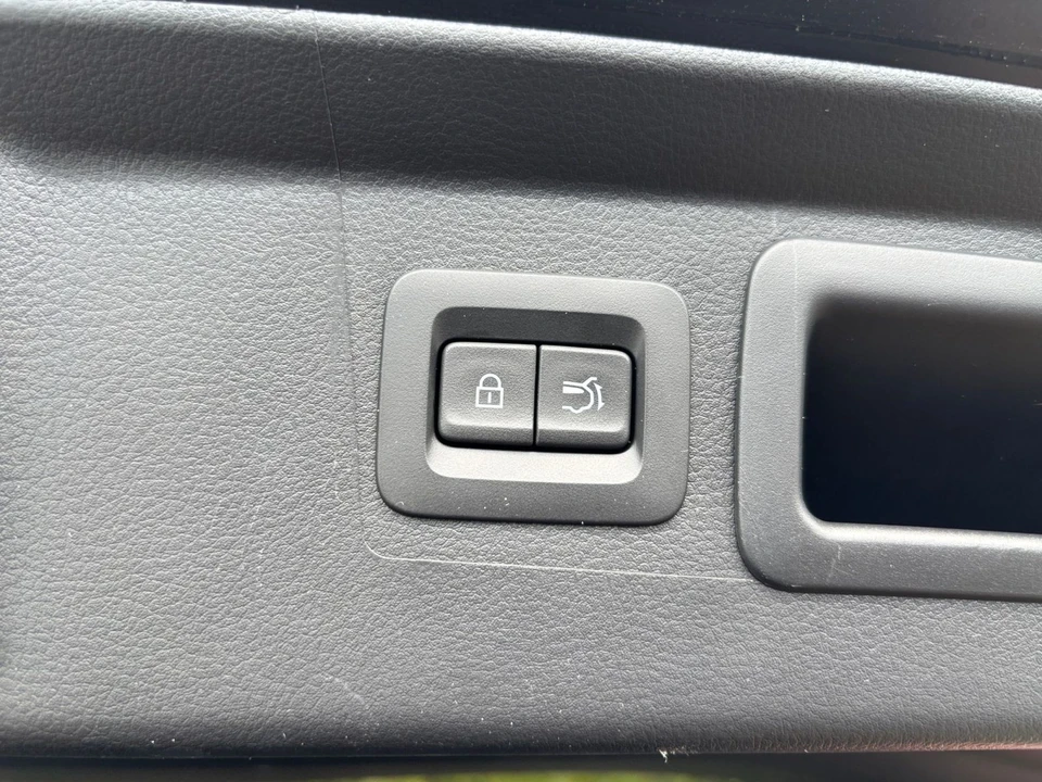 2026 Mazda CX-50 - Image 24 of 31