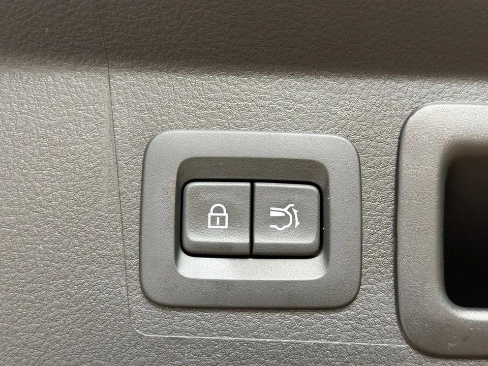 2026 Mazda CX-50 - Image 23 of 31