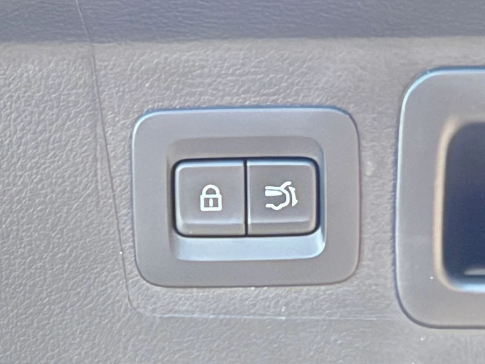 2026 Mazda CX-50 - Image 24 of 31