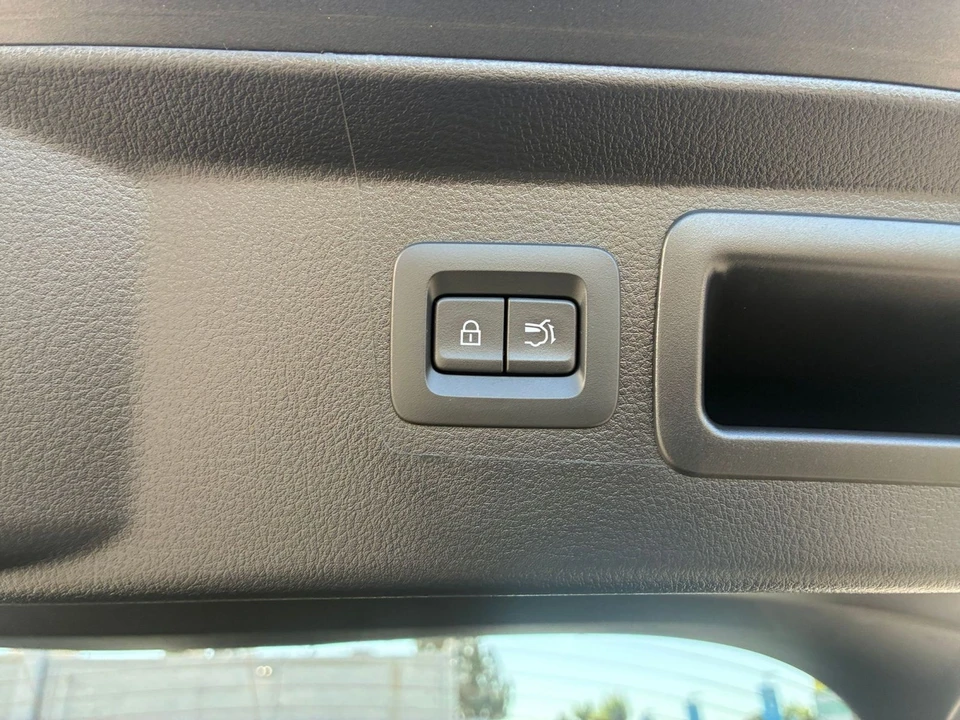 2026 Mazda CX-50 - Image 25 of 31