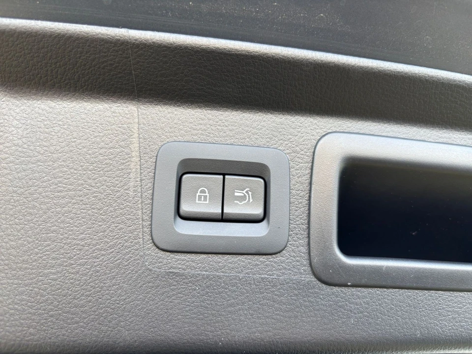 2026 Mazda CX-50 - Image 24 of 31