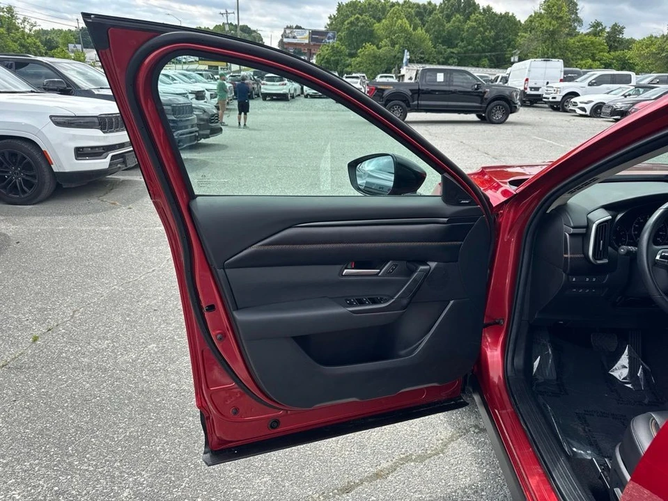 2026 Mazda CX-50 - Image 24 of 31