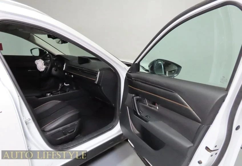 2026 Mazda CX-50 - Image 18 of 31