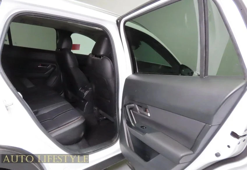2026 Mazda CX-50 - Image 19 of 31