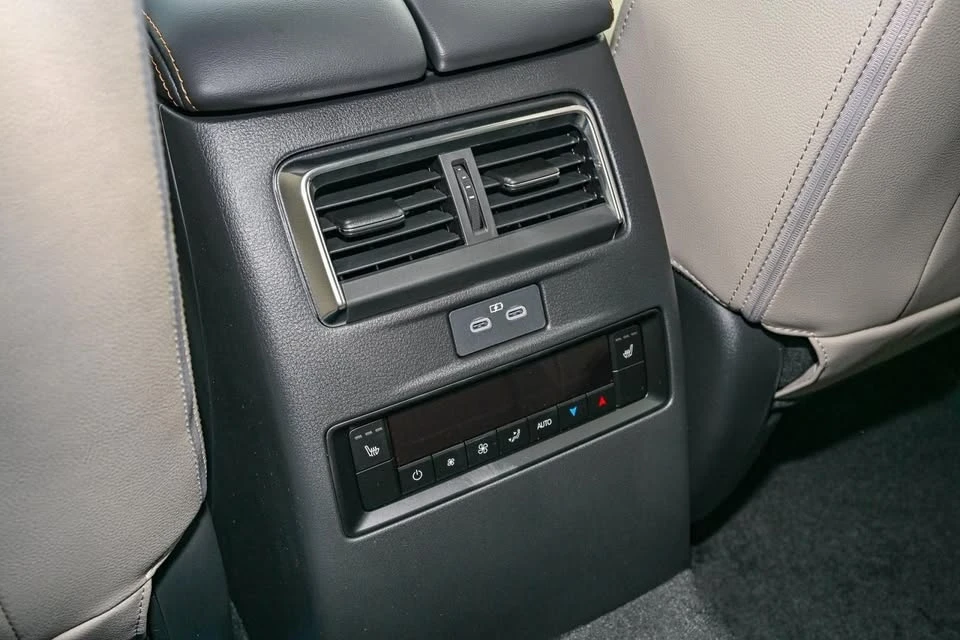 2026 Mazda CX-90 - Image 18 of 20