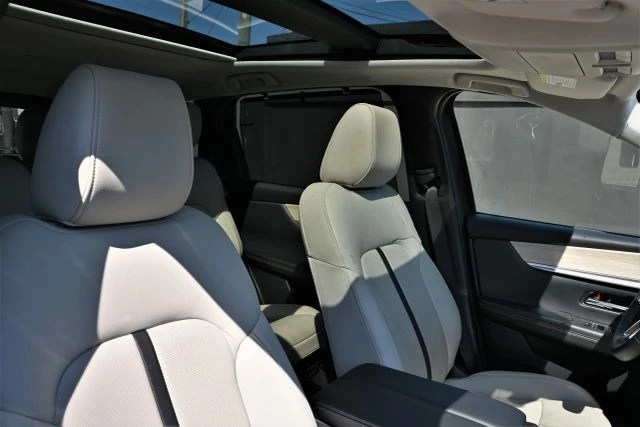 2026 Mazda CX-90 - Image 16 of 21