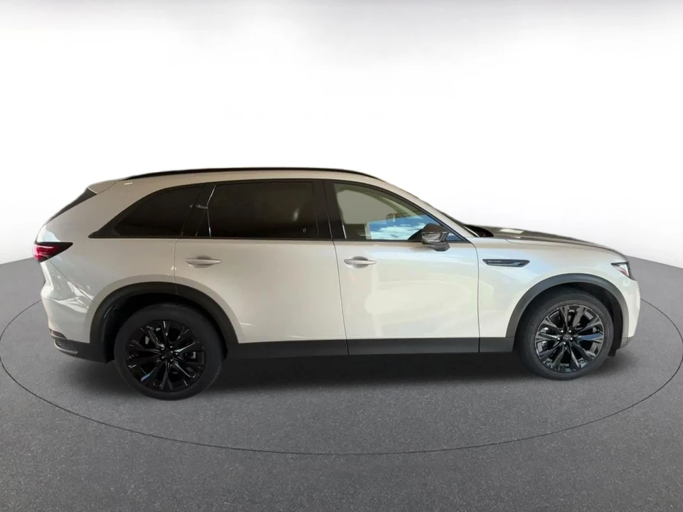 2026 Mazda CX-90 - Image 17 of 31