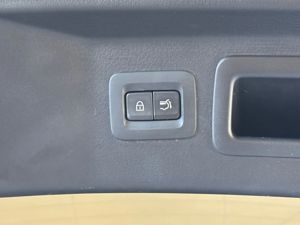 2026 Mazda CX-90 - Image 26 of 31