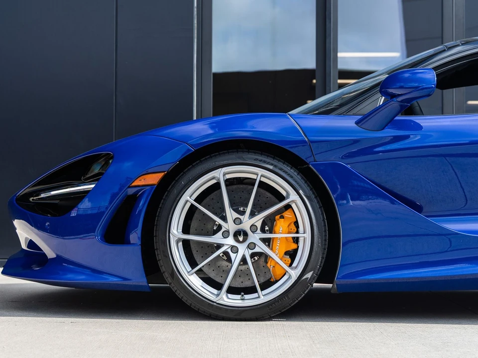 2026 McLaren 750S - Image 12 of 31